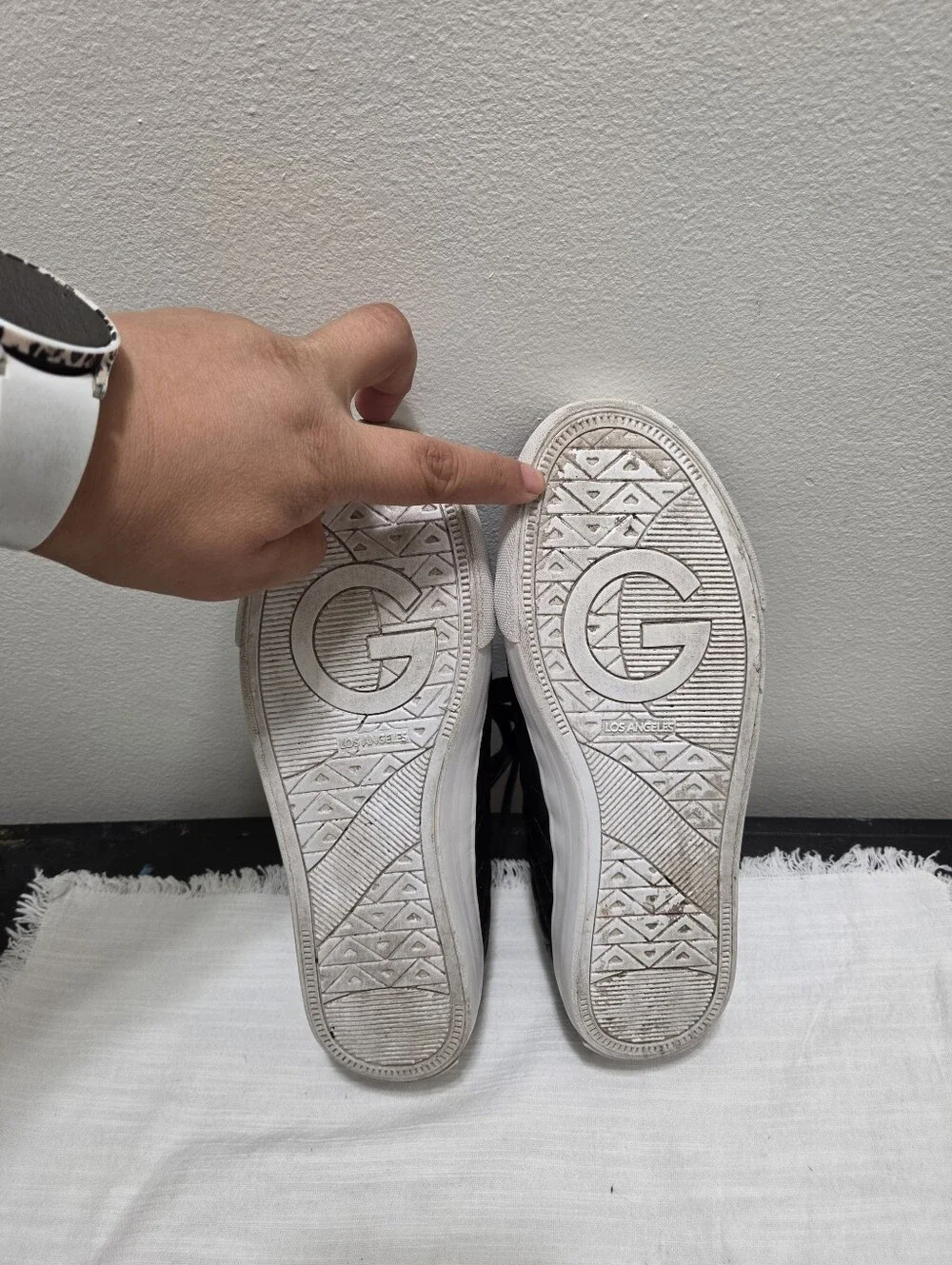 G by Guess Black Quilted Low Top Sneakers Gold Logo Lace Up Shoe Womens Size 7.5